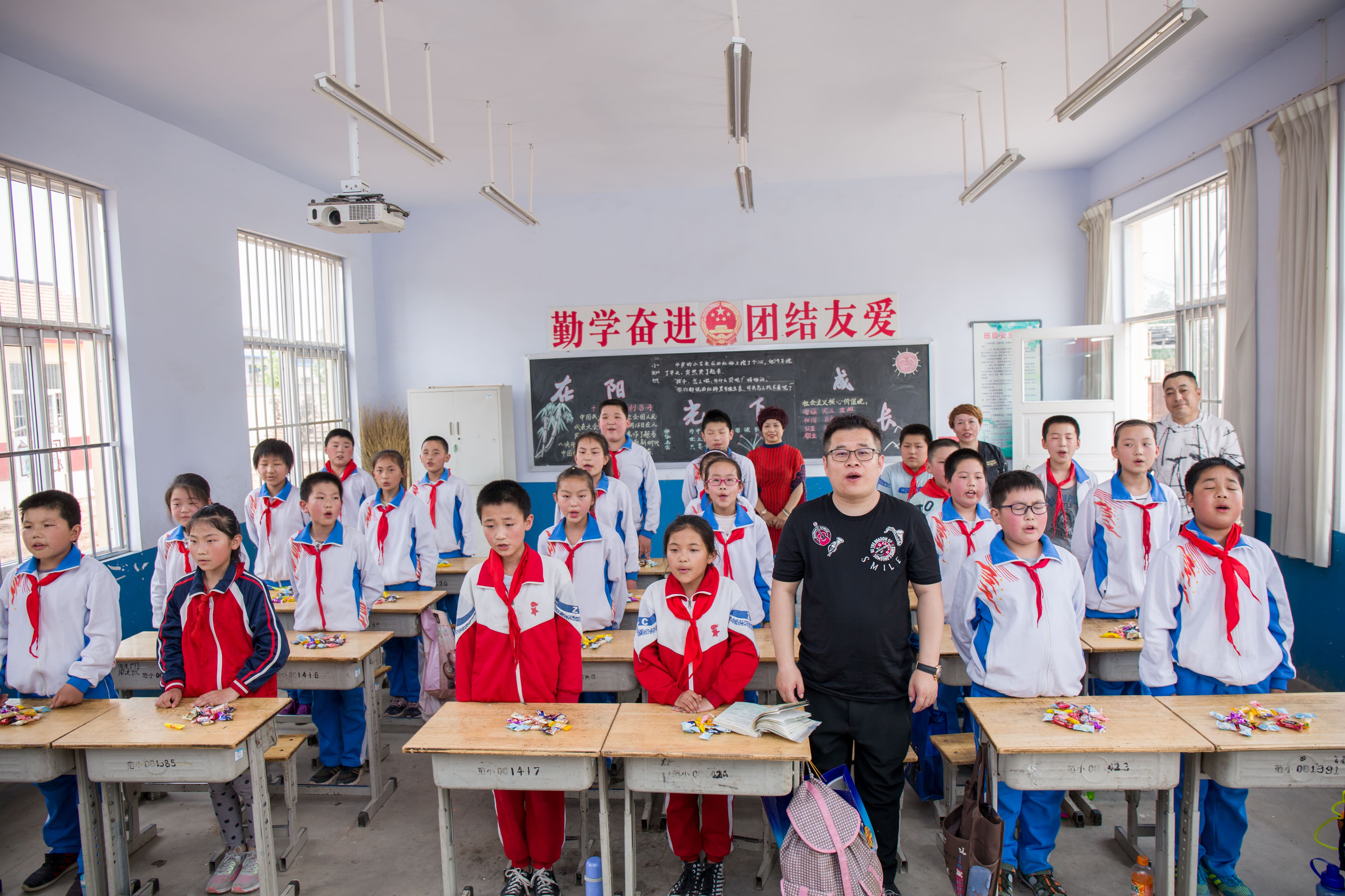 第142所 诸城市贾悦镇范家官庄开云手机在线官网鹿永波小学