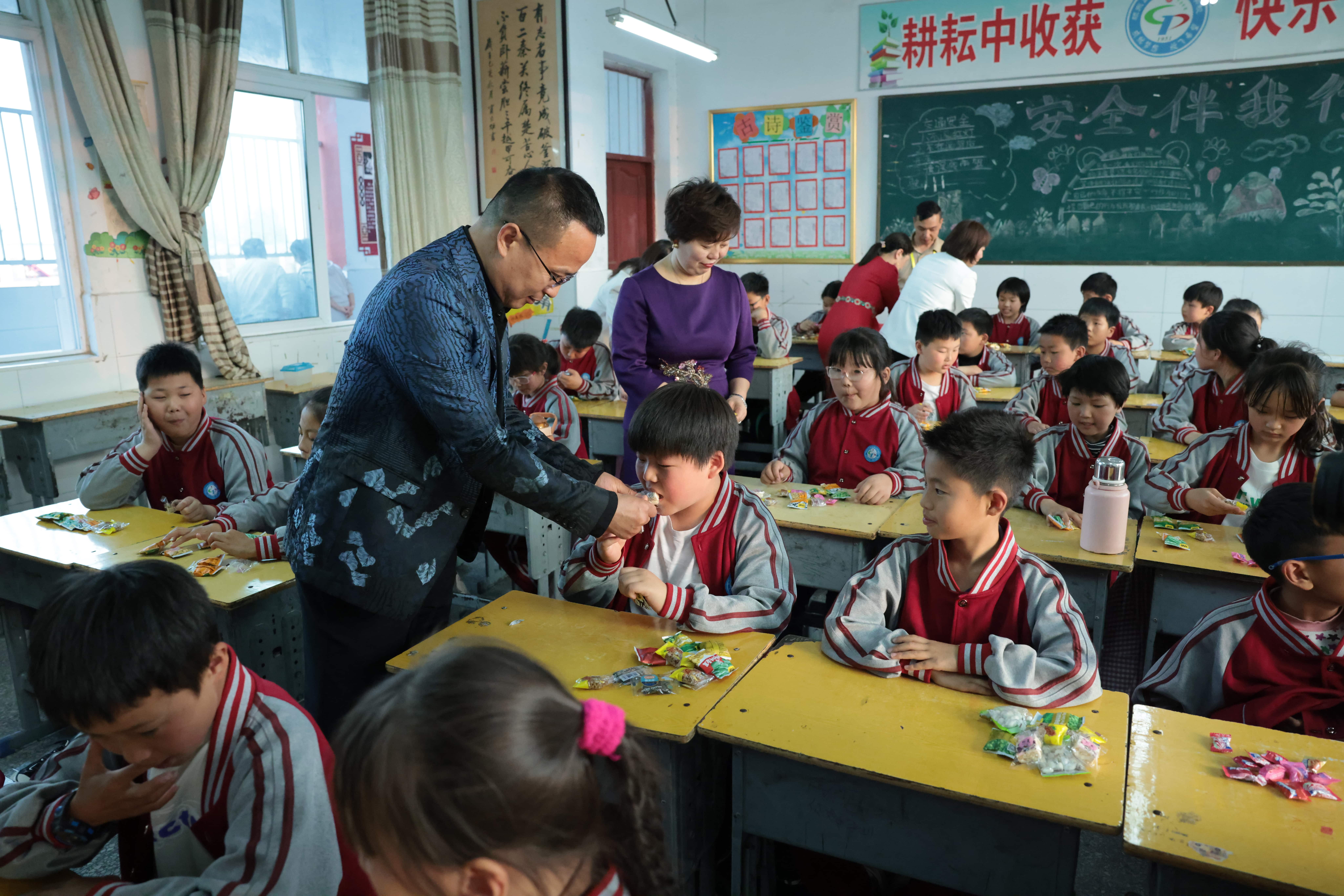 在爱意的“双向奔赴”中丨第249所开云手机在线官网公益学校揭牌 在爱意的“双向奔赴”中丨第249所开云手机在线官网公益学校揭牌