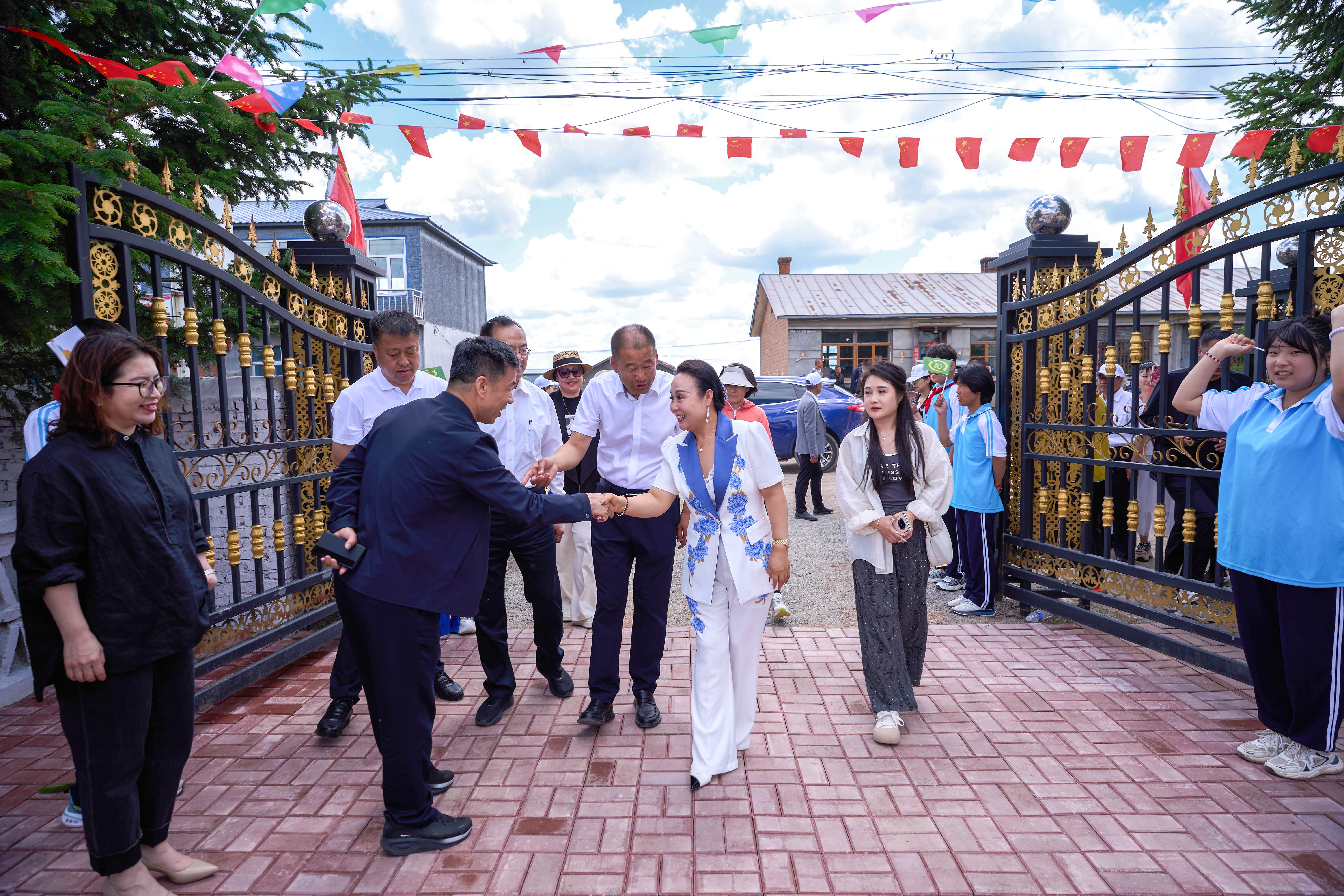 第254所 黑龙江巴彦县黑山镇民乐村开云手机在线官网侯玉霞学校