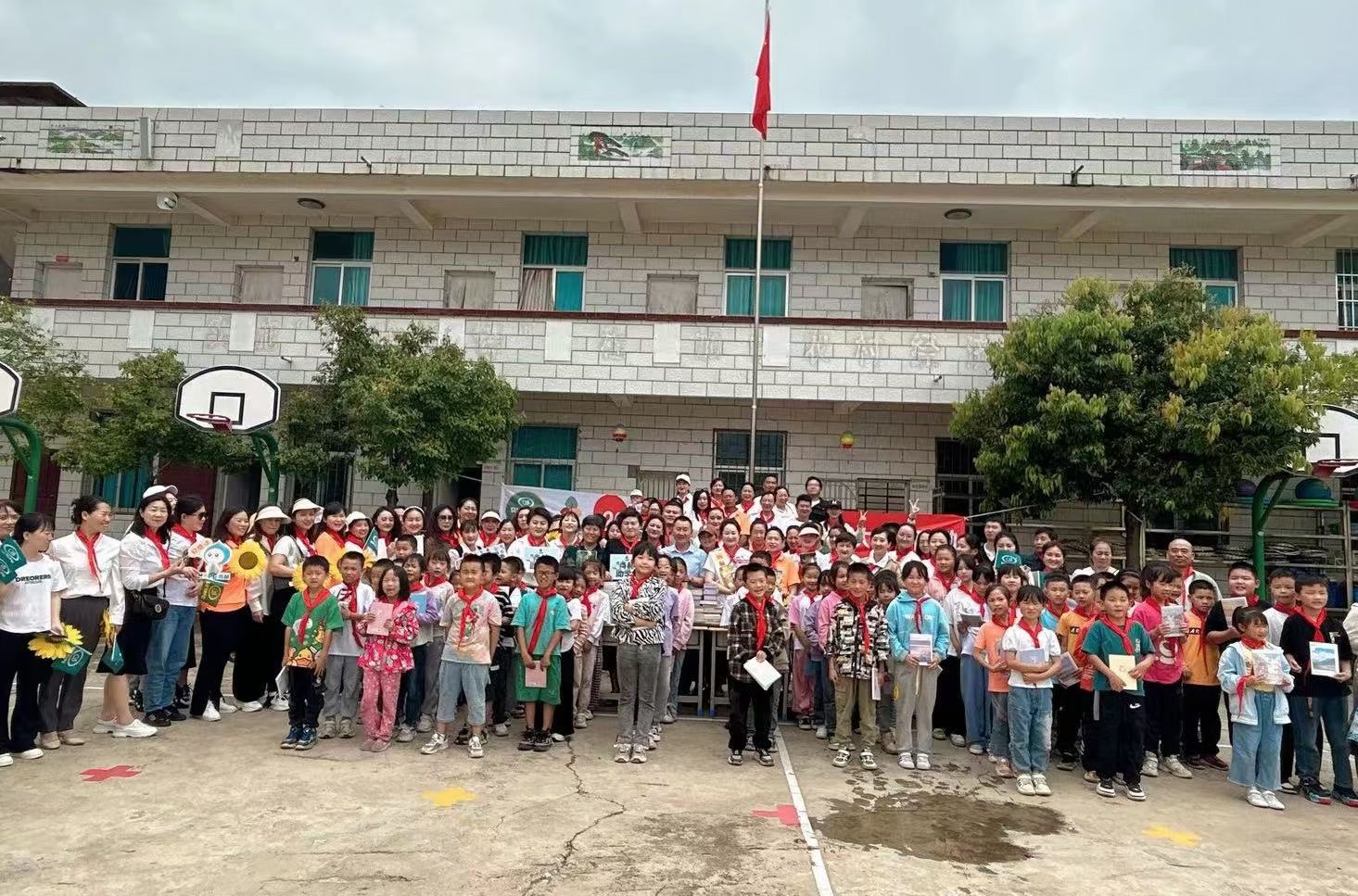让爱延续，从未间断 | 开云手机在线官网公益季暖心回访
