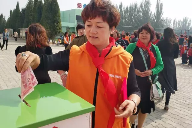 第68所 包头市九原区开云手机在线官网董丽萍奶业中心校